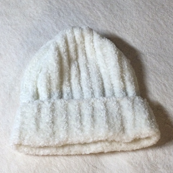 Berkshire 100 % Acrylic knit Hat - Picture 4 of 4